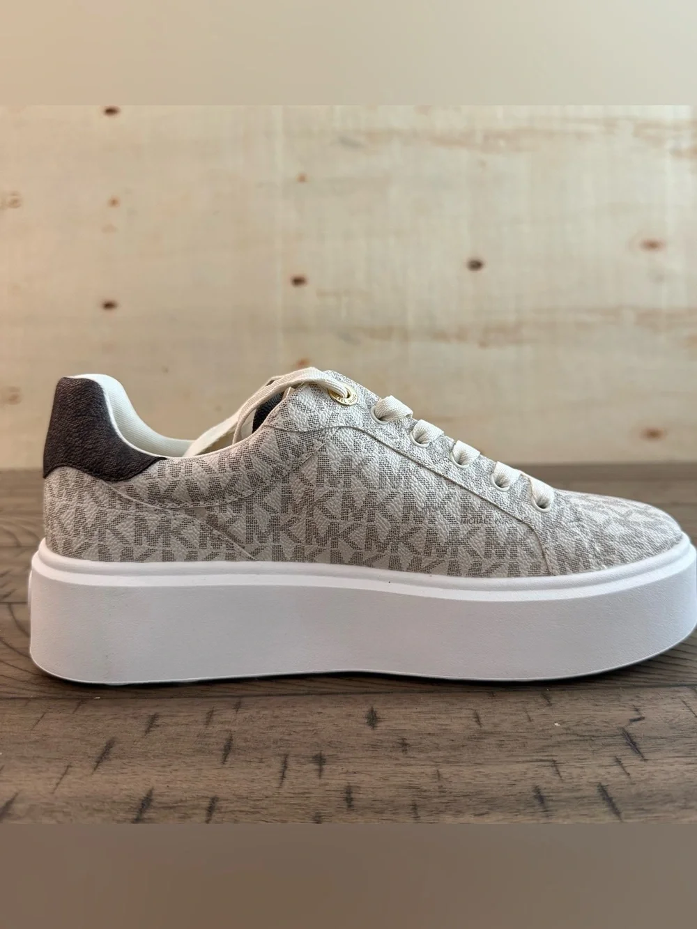NWT Michael Kors Toney Platform Lace-Up Sneakers Women’s Size 8.5